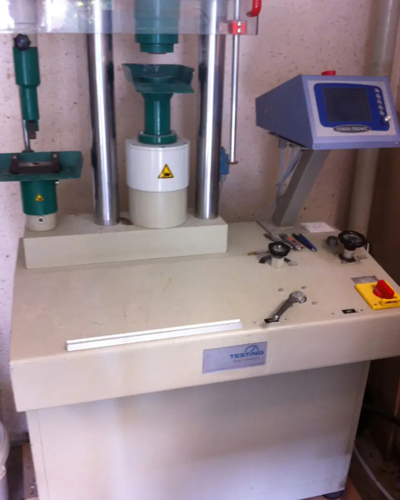 Labor - Festbetonprüfung Mörtel